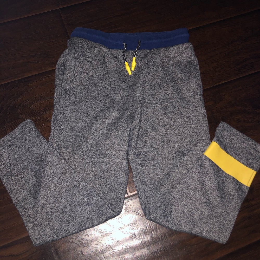 Little Boy's size 7 joggers with pockets